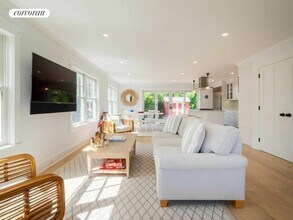 142 Town Line Rd in Sagaponack, NY - Building Photo - Building Photo