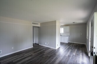 20317 Ellis St in Roseville, MI - Building Photo - Building Photo