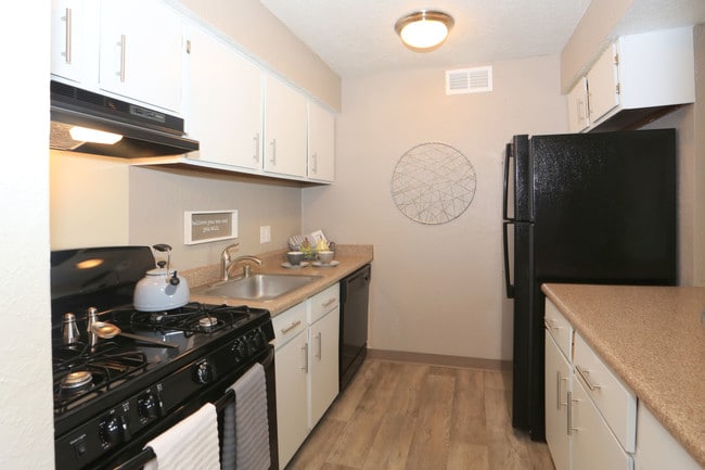 Wyoming Place Apartments in Albuquerque, NM - Foto de edificio - Interior Photo