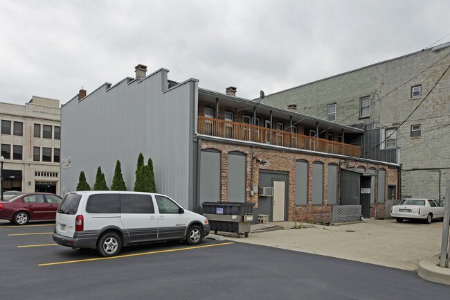 414 Pleasant St in Beloit, WI - Foto de edificio - Building Photo