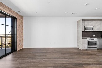 4315 S Congress Ave in Austin, TX - Foto de edificio - Building Photo