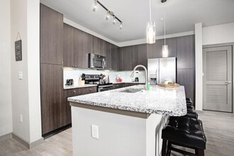 976 S Braeswood Blvd in Houston, TX - Building Photo - Building Photo