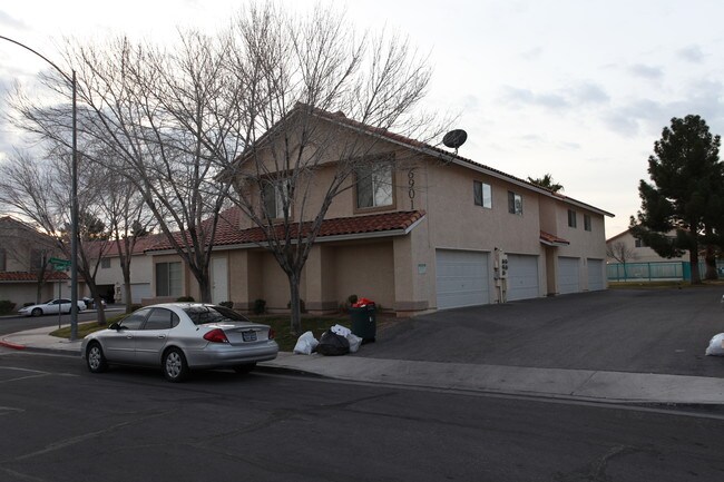 Rainbow Gardens in Las Vegas, NV - Building Photo - Building Photo