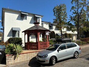 1387 Eagle Vista Dr in Los Angeles, CA - Building Photo - Building Photo