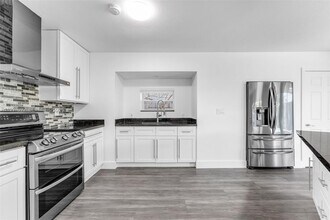 12001 SW 41st Dr in Miami, FL - Building Photo - Building Photo