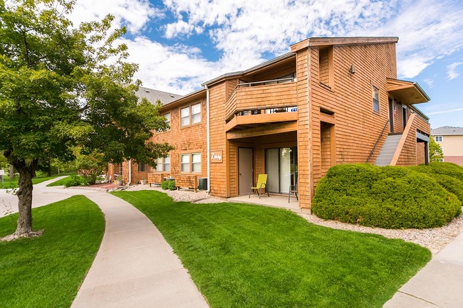 Chateau Meadows in Lincoln, NE - Foto de edificio - Building Photo