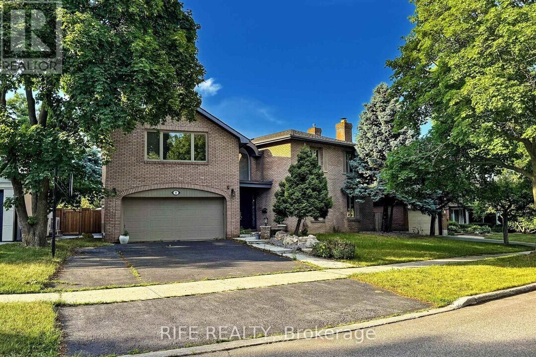 8 Elliotwood Ct in Toronto, ON - Building Photo