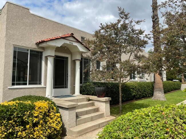 736 Santa Barbara St, Unit 736