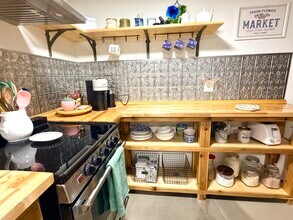 701 Cedar St, Unit Brambleburrow in Anchorage, AK - Foto de edificio - Building Photo