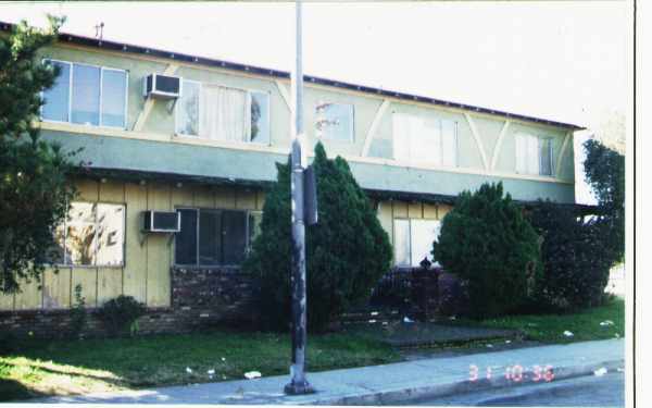 13244 Vanowen St in North Hollywood, CA - Building Photo