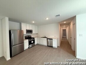 3614 Amber Glade in San Antonio, TX - Building Photo - Building Photo