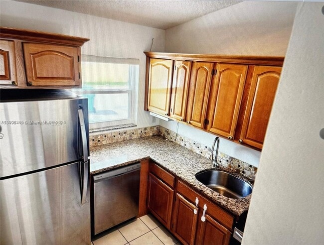 11583 NW 4th Way in Miami, FL - Building Photo - Building Photo