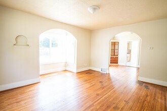 233 W Poinsetta Ave in Toledo, OH - Building Photo - Building Photo
