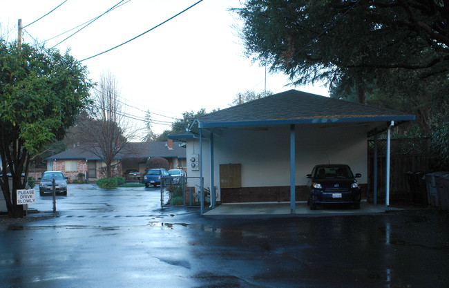 282 Monroe Dr in Palo Alto, CA - Foto de edificio - Building Photo