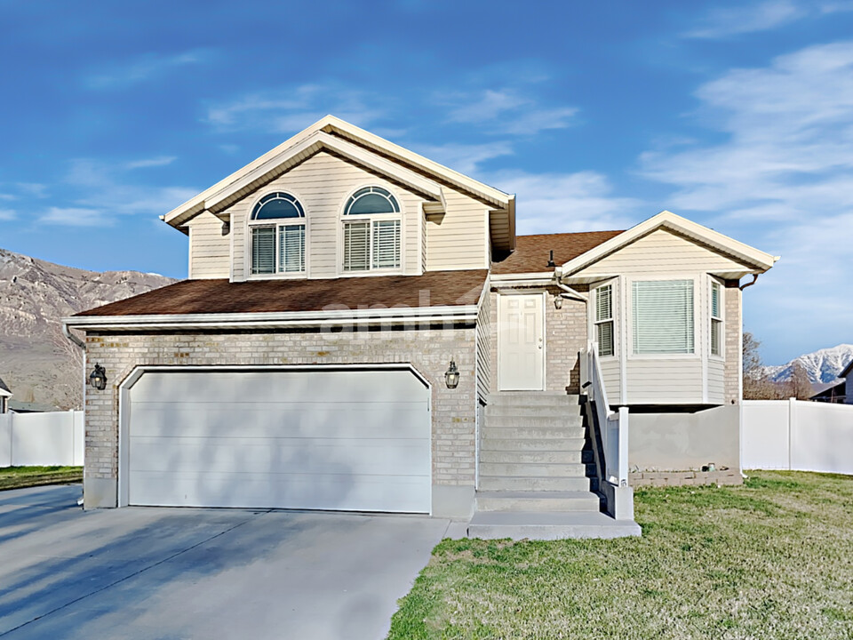 896 N 1110 W in Pleasant Grove, UT - Building Photo
