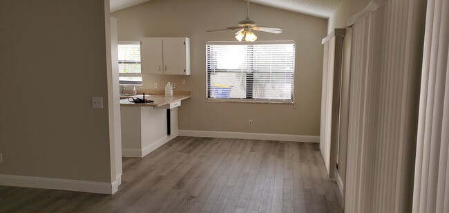 41 SE Ontario Way in Stuart, FL - Foto de edificio - Building Photo
