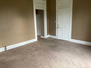 138 N Madison Rd-Unit -B in London, OH - Building Photo - Building Photo