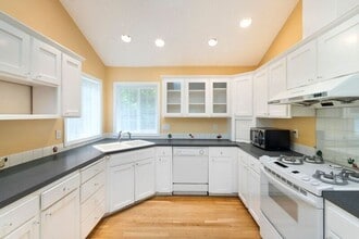 6508 SW Taylors Ferry Rd in Tigard, OR - Foto de edificio - Building Photo