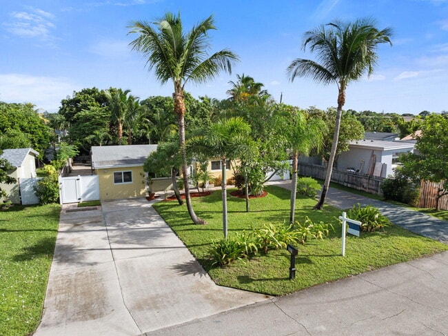 property at 607 W Perry St