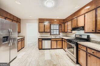 2932 Marsh Ln SW in Stone Mountain, GA - Foto de edificio - Building Photo