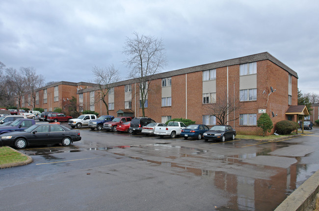 Maple Crest Apartments in Nashville, TN - Foto de edificio - Building Photo