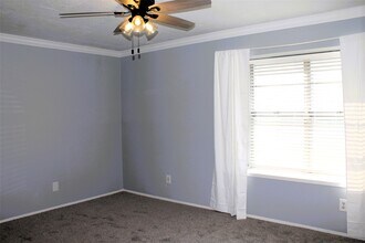 1217 Brookhollow Dr in Deer Park, TX - Building Photo - Building Photo