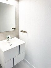 1549 Barcelona Way in Weston, FL - Building Photo - Building Photo