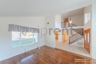 21101 Mill Ridge Dr in Santa Clarita, CA - Foto de edificio - Building Photo