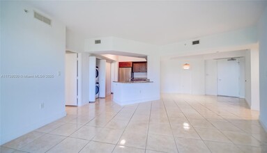 20000 E Country Club Dr in Aventura, FL - Building Photo - Building Photo