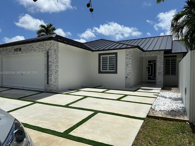 14318 SW 183rd St in Miami, FL - Building Photo - Building Photo
