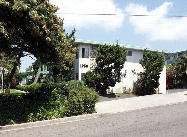 Meadowlake View Apartments in Vista, CA - Building Photo - Building Photo