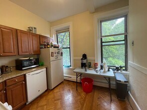 55 Adams St, Unit 2 in Somerville, MA - Foto de edificio - Building Photo