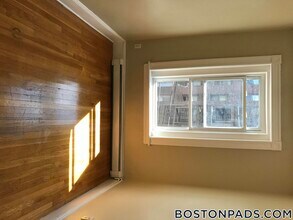 18 Parkway Rd, Unit 6 in Brookline, MA - Building Photo - Building Photo