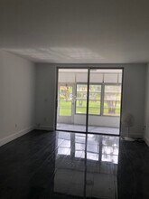 6850 Royal Palm Blvd in Margate, FL - Building Photo - Building Photo