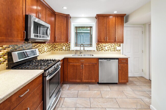 208 9th St in Hoboken, NJ - Building Photo - Building Photo