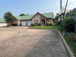 852 Tangle Oaks Dr in Bellville, TX - Building Photo - Building Photo