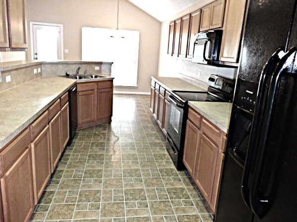 1373 Meadowbrook Ln in Crowley, TX - Building Photo - Building Photo