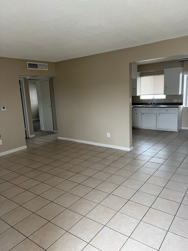 2501 Bishop Dr in Bakersfield, CA - Building Photo - Building Photo