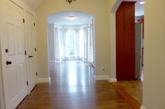 242 Bedford Rd, Unit First floor in Pleasantville, NY - Building Photo - Building Photo