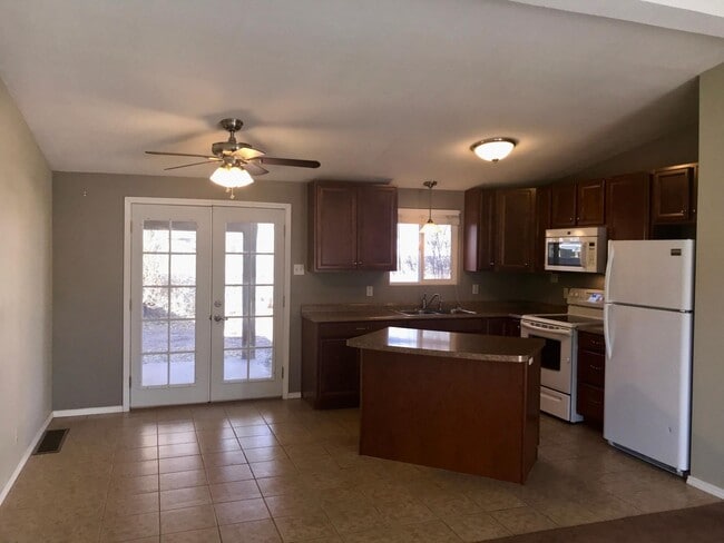 1415 Willow Dr in Milan, NM - Foto de edificio - Building Photo