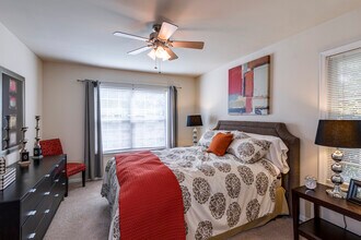 The Courts at Fair Oaks Apartments in Fairfax, VA - Foto de edificio - Interior Photo