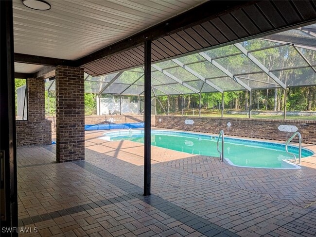 property at 565 N Idle Terrace