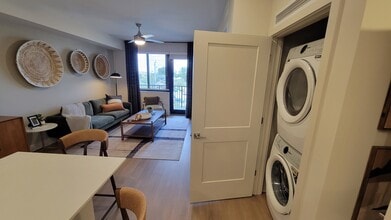 6833 SW 28th Ter, Unit B2 in Miami, FL - Building Photo - Building Photo