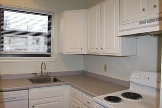 Baywood in Pittsburgh, PA - Building Photo - Building Photo