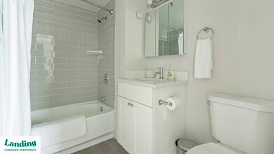 305 Dr. M.L.K. Jr St S, Unit 843 in St. Petersburg, FL - Foto de edificio - Building Photo