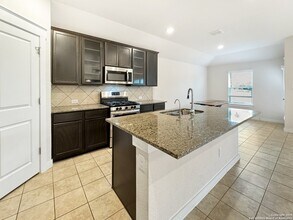 4351 W Vasquez Cir in Converse, TX - Building Photo - Building Photo