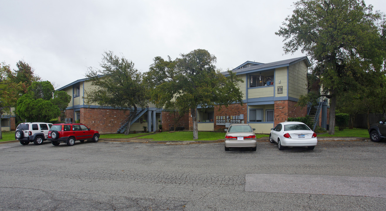 Gateway West Apartments in Austin, TX - Building Photo