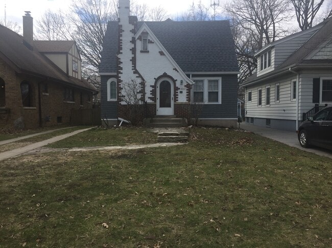 property at 4337 N Woodburn St