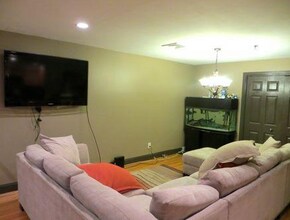 5 Albemarle Ct, Unit A in Boston, MA - Foto de edificio - Building Photo