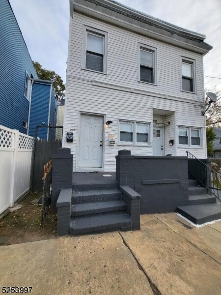 195 Reynolds St in Orange, NJ - Building Photo